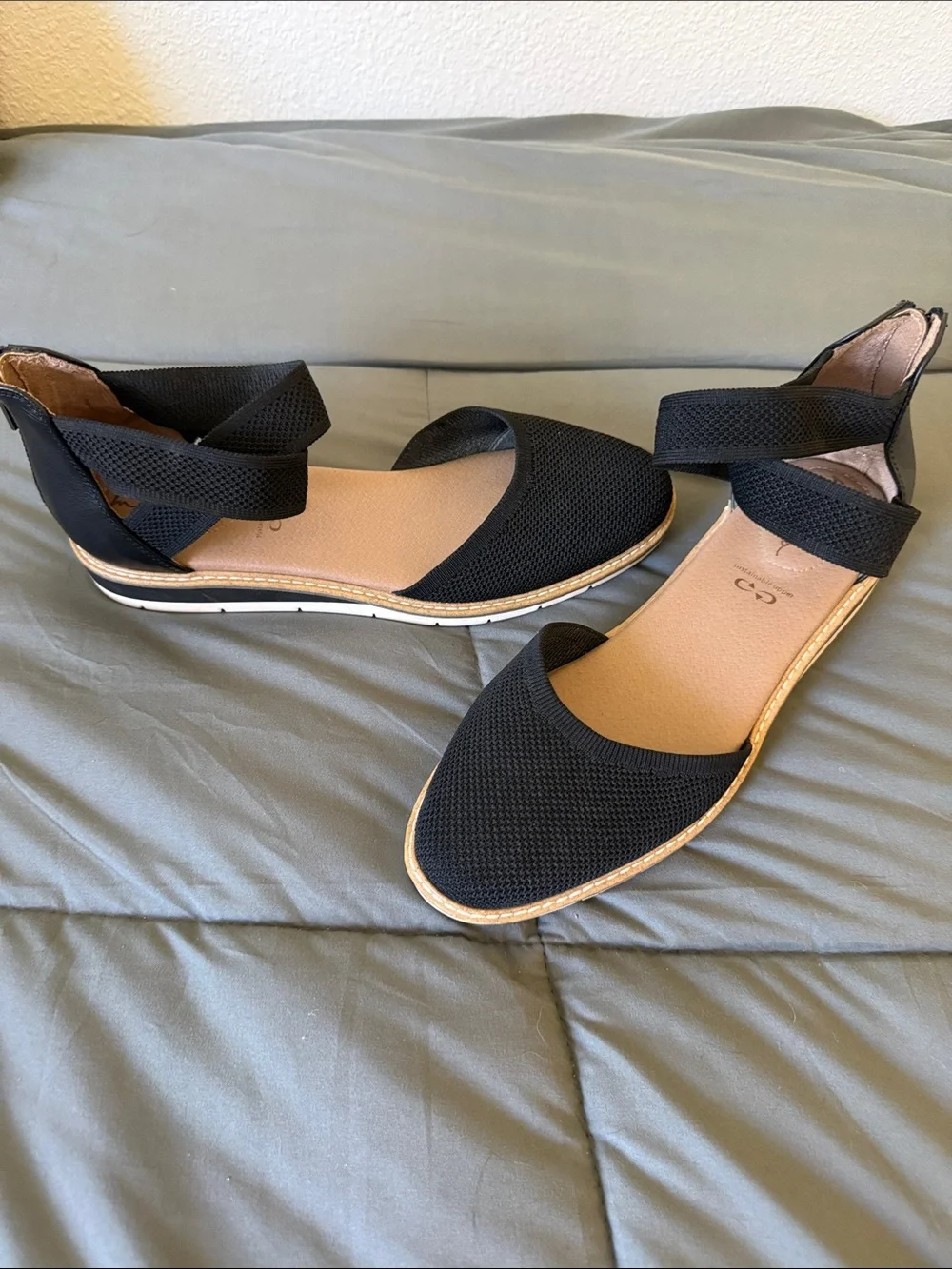 Me Too Women’s Black Platform Flat